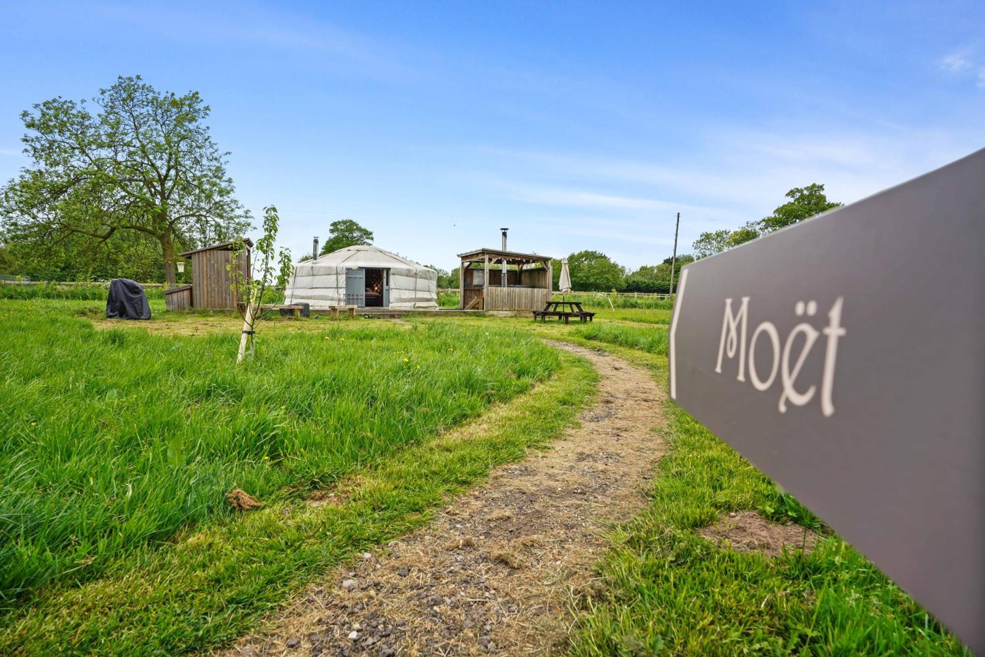 Glamp And Tipple Ltd Hotel Great Ellingham Exterior photo