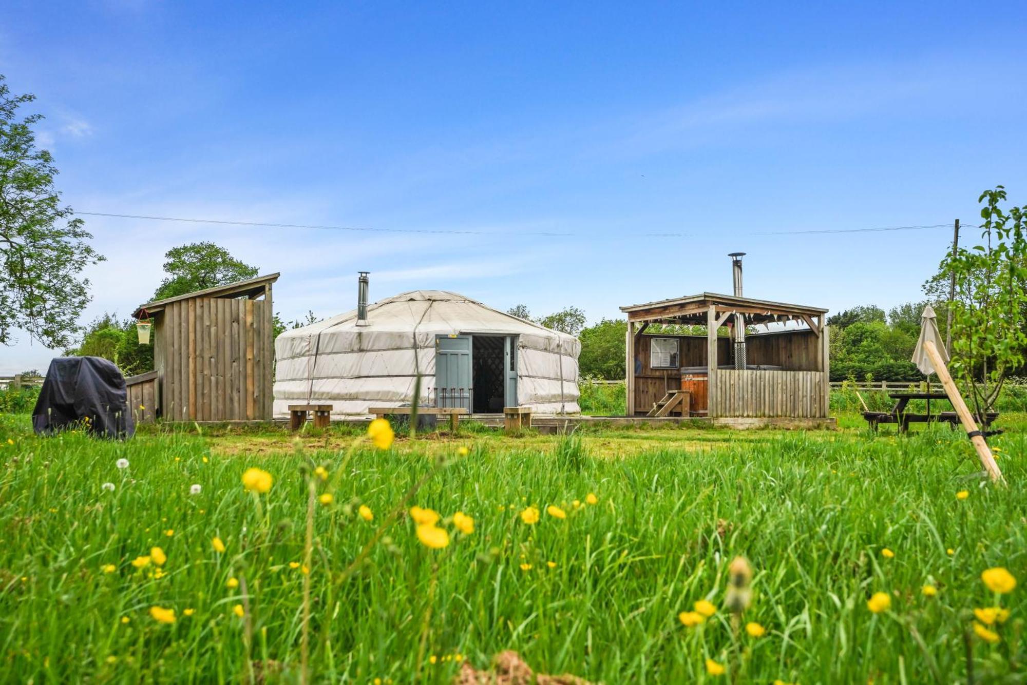 Glamp And Tipple Ltd Hotel Great Ellingham Exterior photo