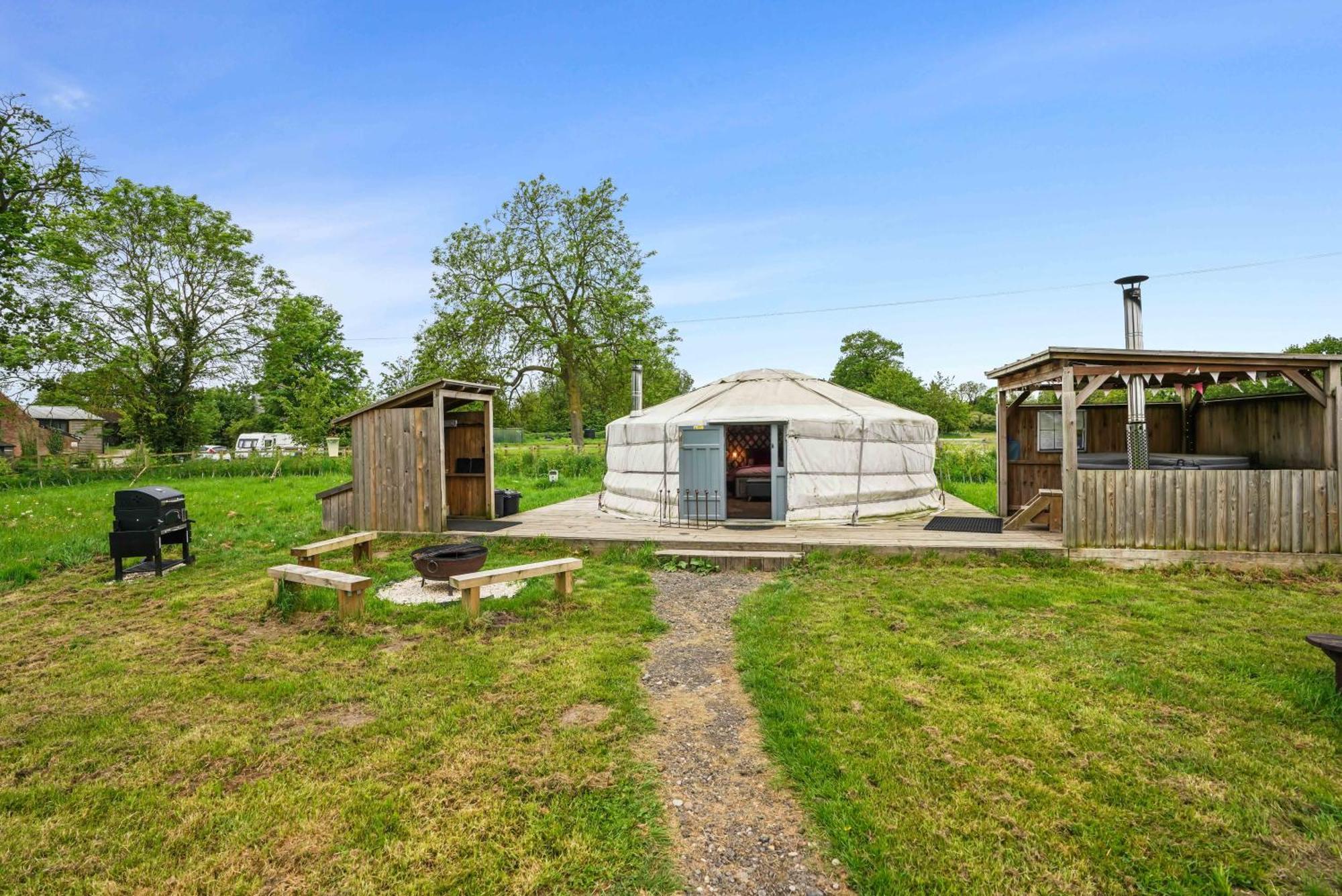 Glamp And Tipple Ltd Hotel Great Ellingham Exterior photo