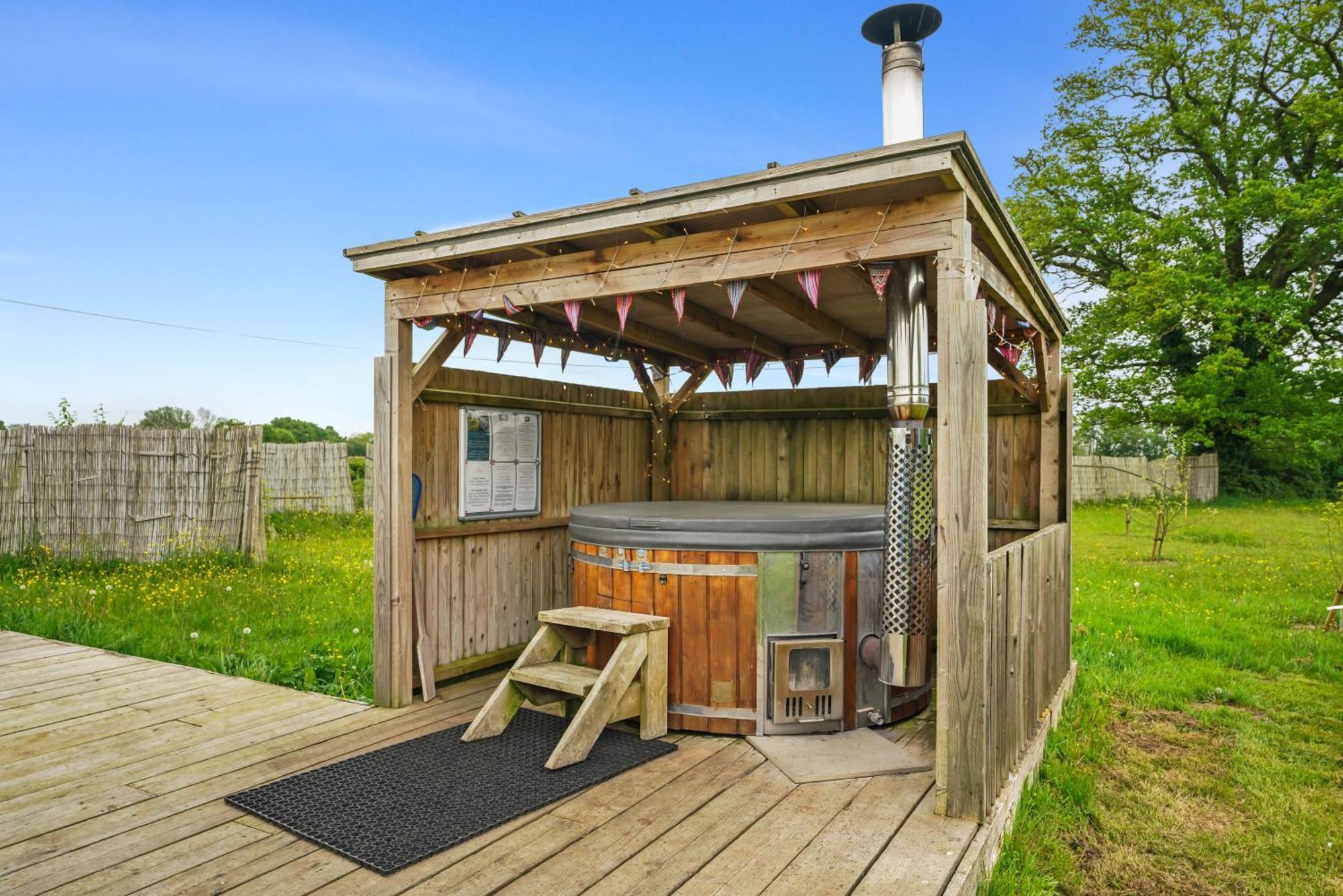 Glamp And Tipple Ltd Hotel Great Ellingham Exterior photo
