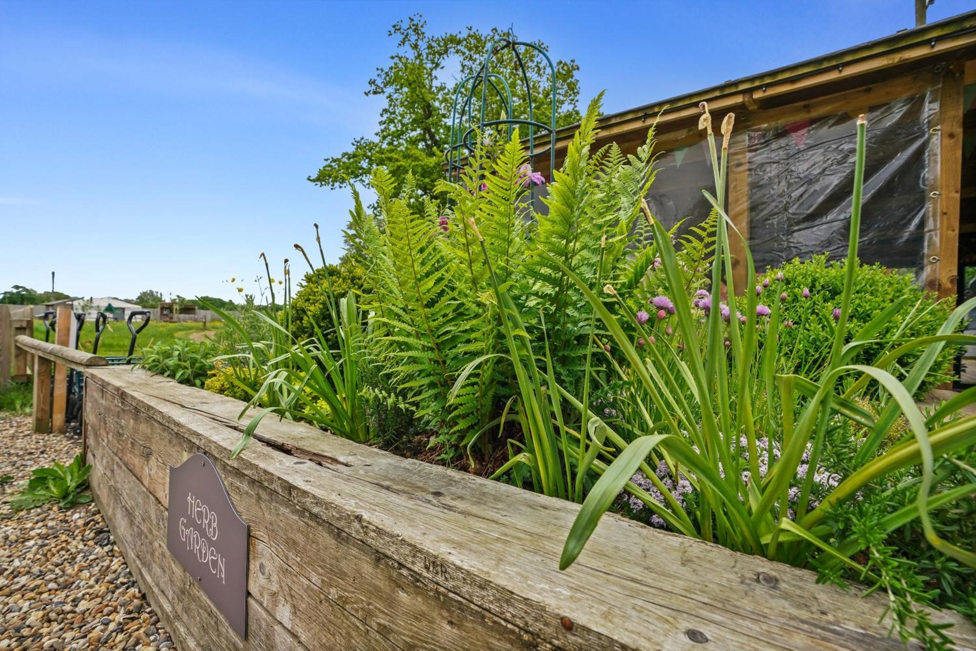 Glamp And Tipple Ltd Hotel Great Ellingham Exterior photo